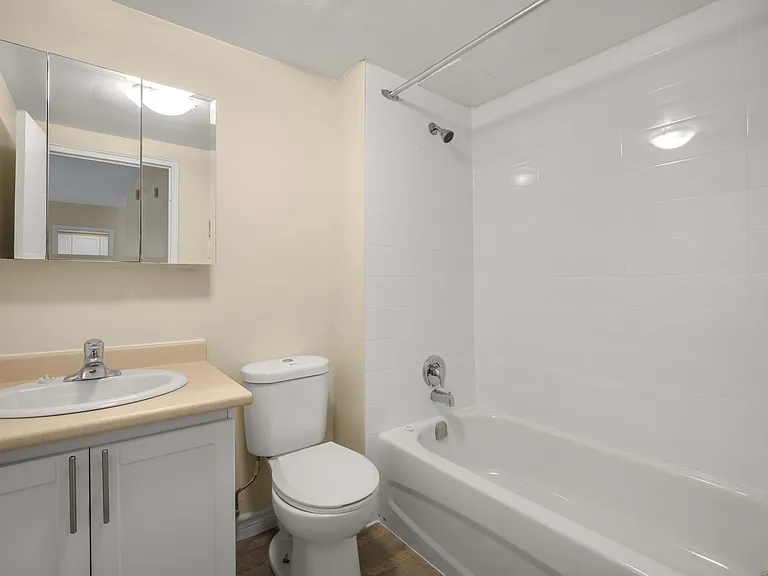 8325 Riverside Dr E — Photo 16