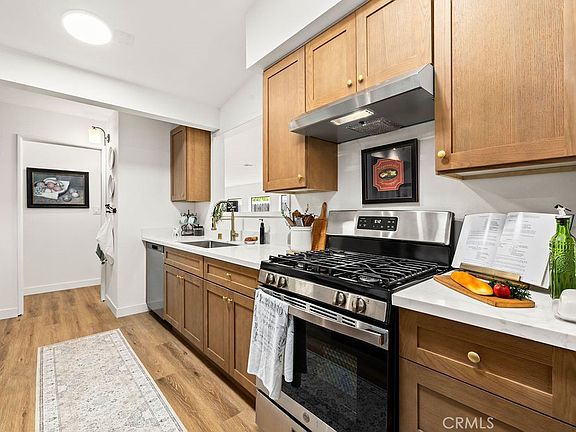 3rd image of 249 W Alru St
