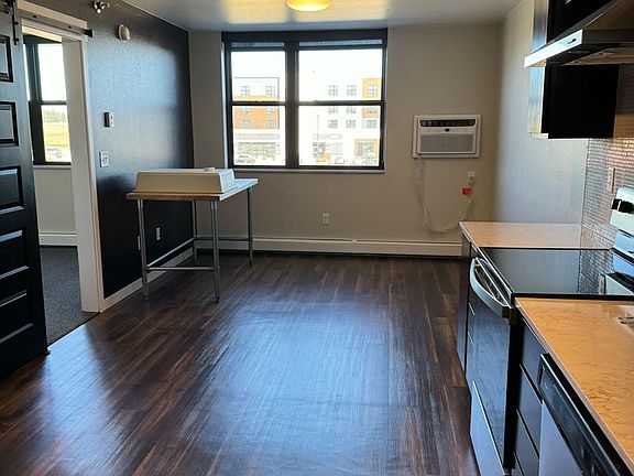 4th image of 202 E Greenfield Ln Unit D-210