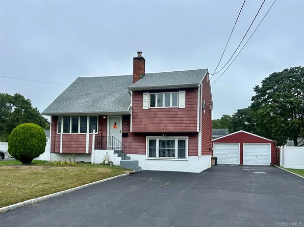 577 Peter Paul Drive, West Islip, NY 11795