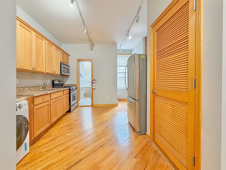402 Grand St #3N — Photo 3