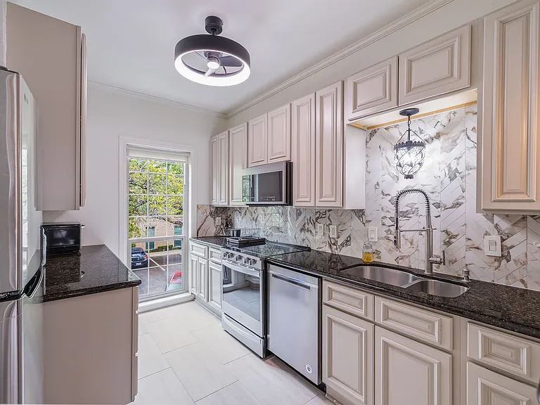 7711 Broadway St #3B — Photo 20