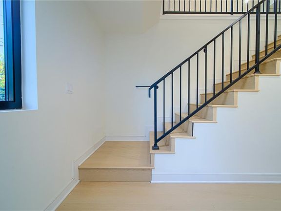 4th image of 2678 1/2 Newell St