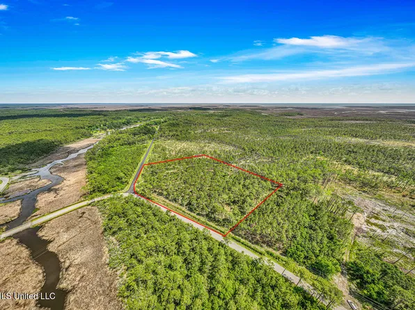 5 Bayou Cumbest Rd, Moss Pt, MS 39562