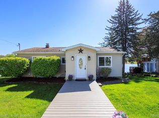 8081 Granada Ave, Brighton, MI 48114
