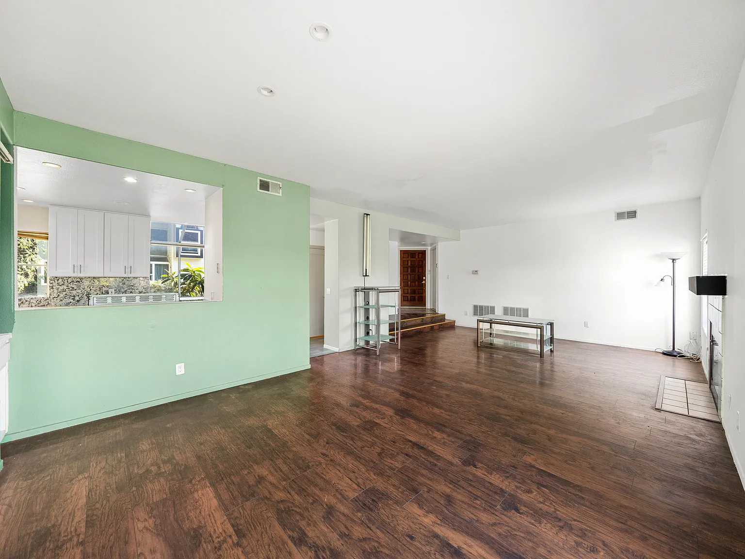 3 bed, 2.5 bath, 1471 sqft, $3,695 — Photo 2