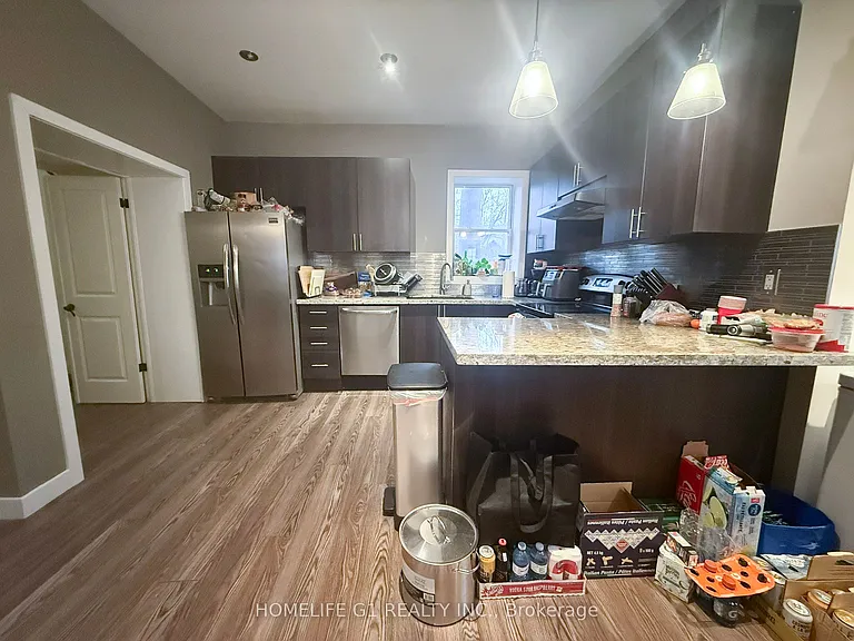 286 Hunter St W — Photo 6