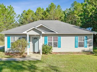 712 Edna St, Waveland, MS 39576