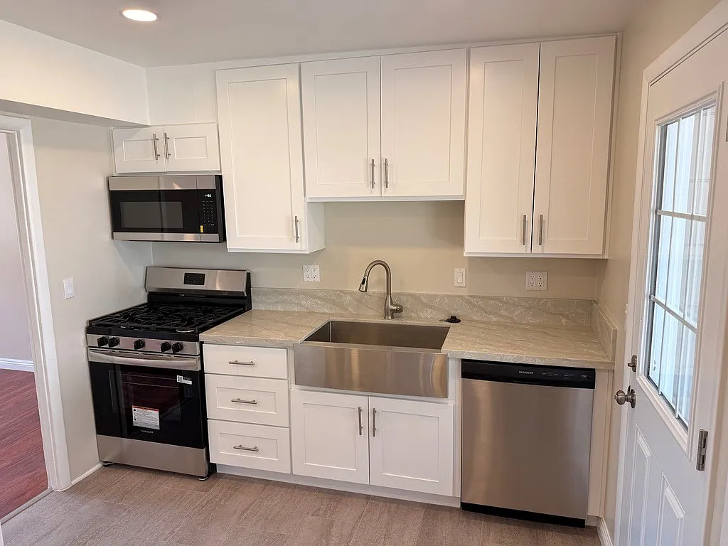 3 bed, 846 sqft, $2,850 — Photo 4