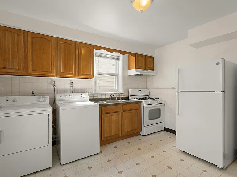 520 Schuyler Ave #2 — Photo 3