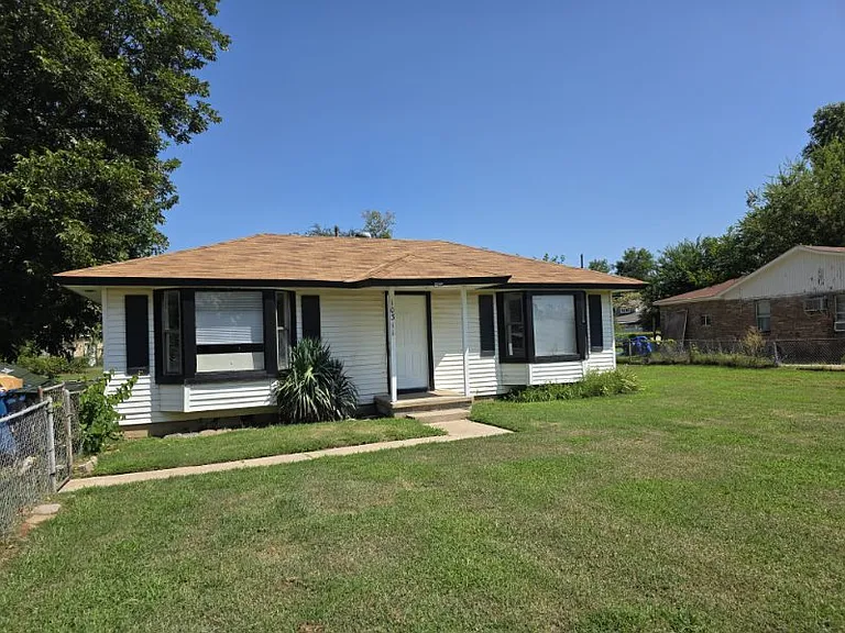 10311 Bellview Dr — Photo 2