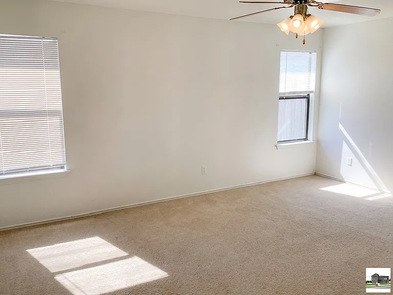 306 Sumac Trl — Photo 8