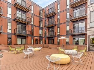 324 S 2nd St APT 313, Milwaukee, WI 53204