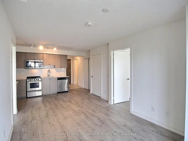 10 Wilby Cres #907 — Photo 3