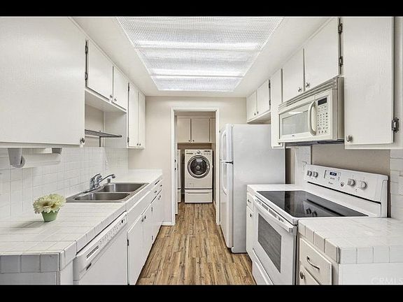 5th image of 801 Yankee Point Way