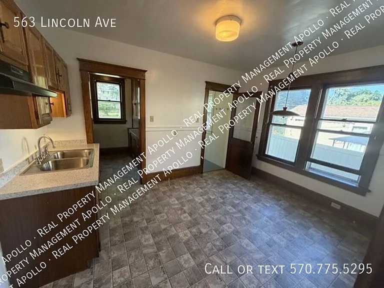 563 Lincoln Ave — Photo 12