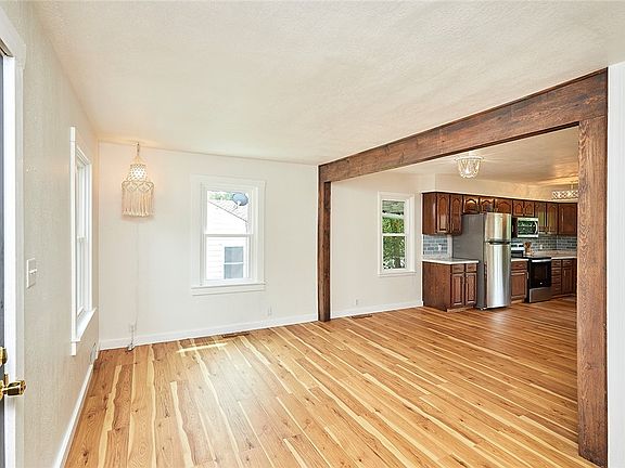 4th image of 806 S 1st St