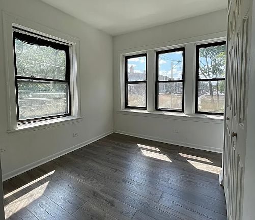 3rd image of 2716 W Rosemont Ave APT 2