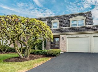 19W034 Avenue Normandy E, Oak Brook, IL 60523