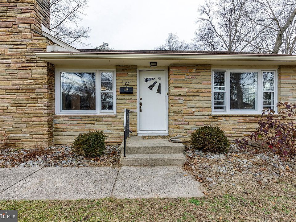 2nd image of 25 Litle Ave