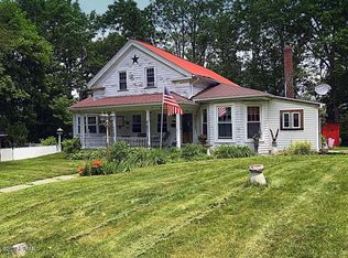 415 Chestnut Ave, Hawley, PA 18428