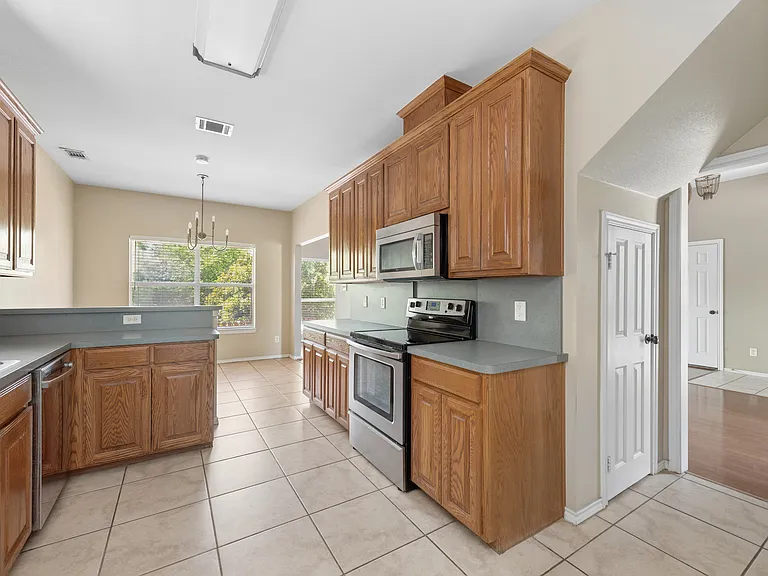1808 Melton Dr — Photo 7