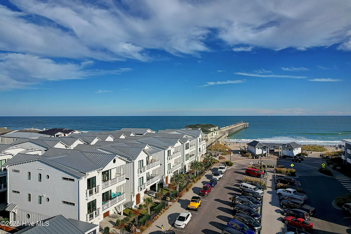 Building Photo - 18 Seagull St #B