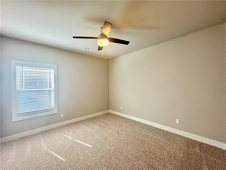 1013 NE Heights Ln — Photo 20