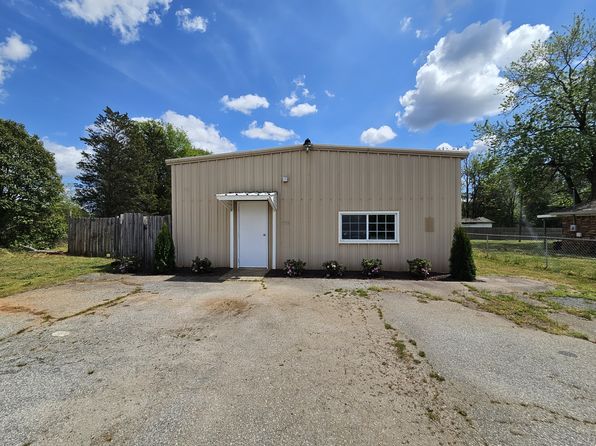 1198 Holly Springs Rd
