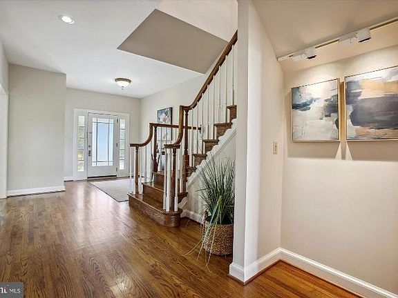 4th image of 2041 Westmoreland St