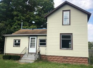 906 River St, Three Rivers, MI 49093