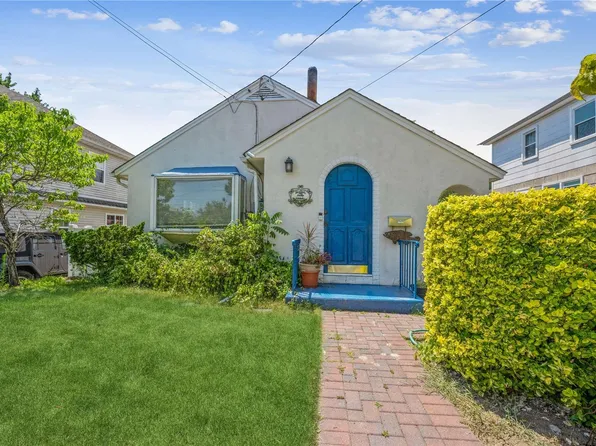 15 Marwood Road S, Port Washington, NY 11050