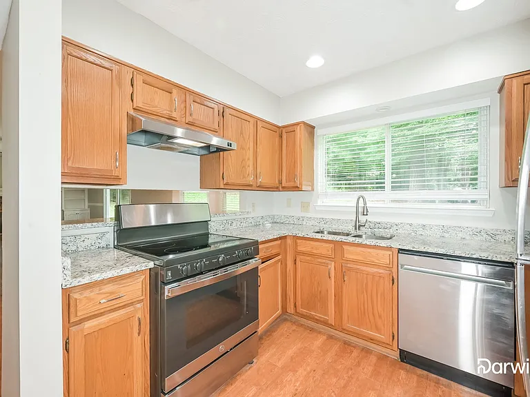 10450 Summer Creek Dr — Photo 3