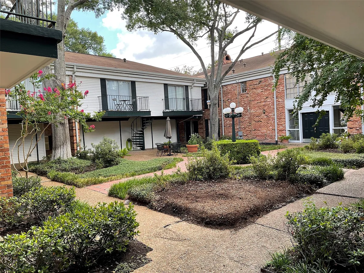 Building Photo - 3400 Timmons Ln #13