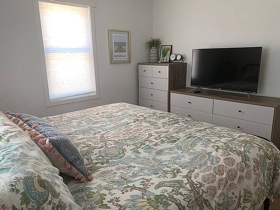 3rd image of 376 Hawks Point