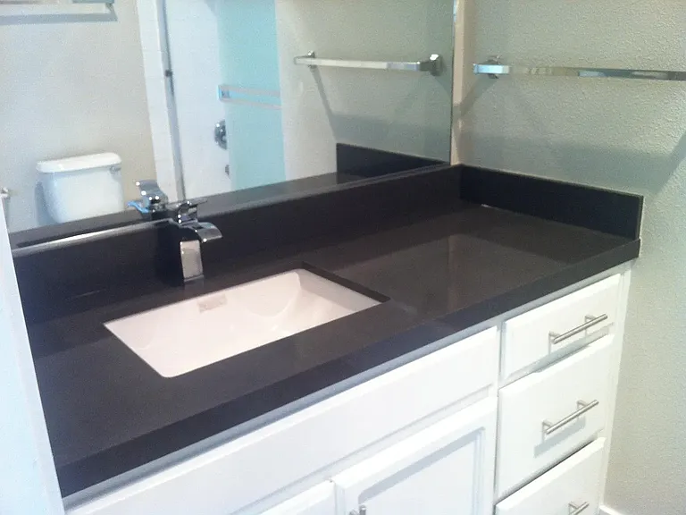 2x2.5 - 2 Large ensuite bathrooms