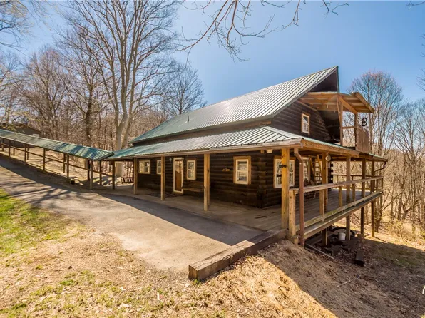 4560 Twin Oaks Dr, Murrysville, PA 15668