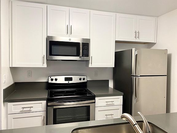 4th image of 2088 W Hillcrest Dr #B108