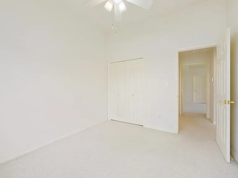 712 E Harbor Cir — Photo 16