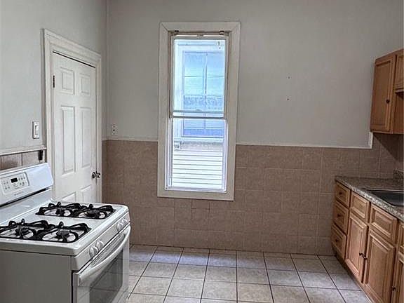 5th image of 1402 Westminster St #2R