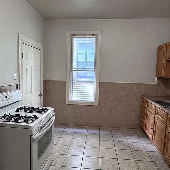 1402 Westminster St #2R — Photo 5
