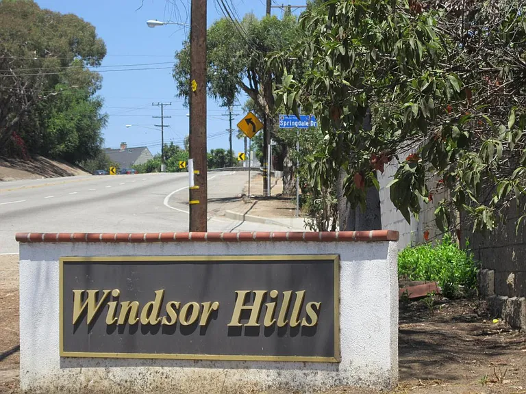 Neighborhood sign