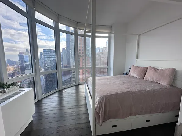 309 Gold Street image 1 of 14