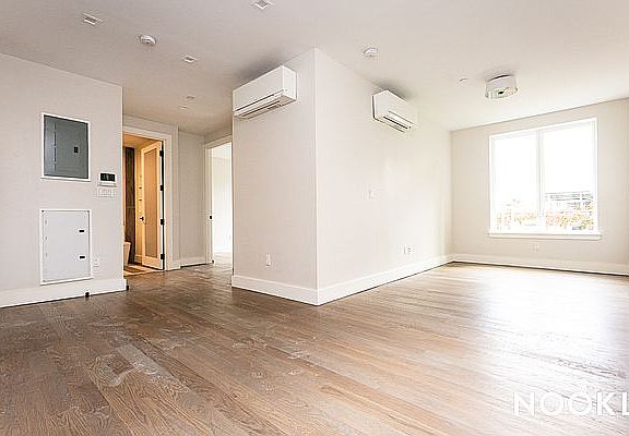 3rd image of 216 Bainbridge St #3D