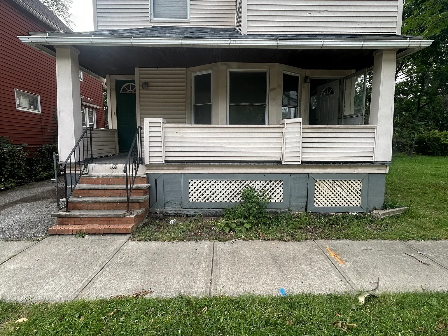 4 bed, 950 sqft, $1,300 — Photo 1