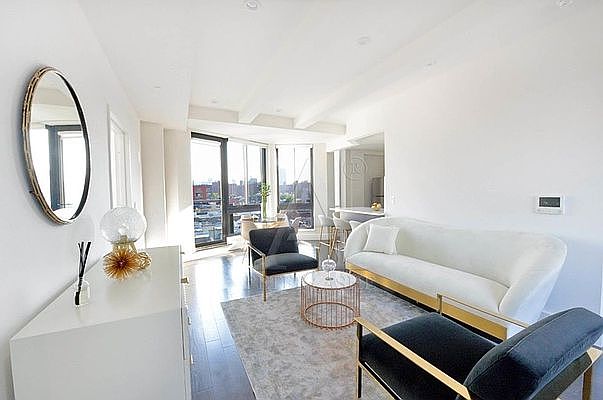 1st image of 2183 3rd Ave #506