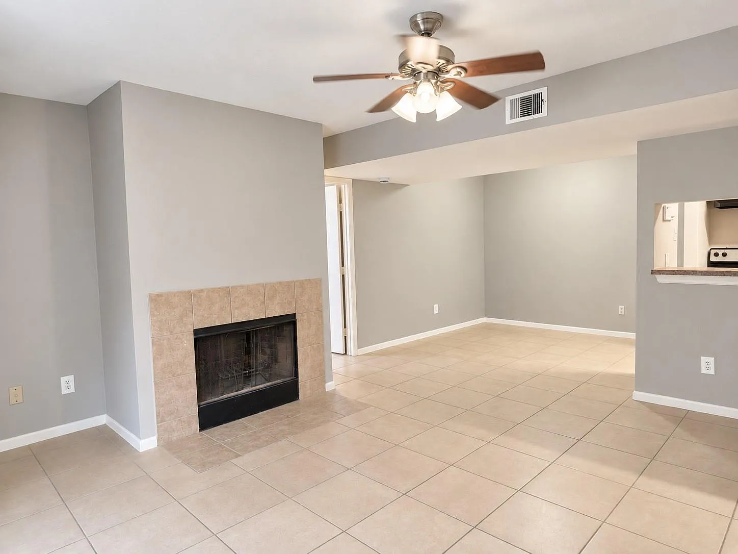 3 bed, 2.0 bath, 4224 sqft, $1,400 — Photo 1