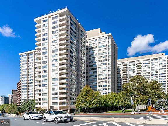 2nd image of 4515 Willard Ave APT 1406S
