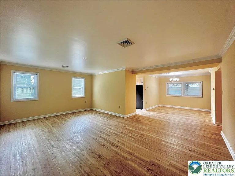 2404 Northwood Ave — Photo 5