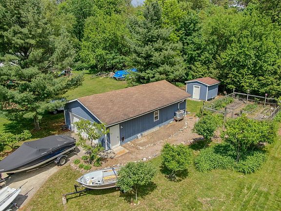 4th image of 815 E Eagle Lake Dr